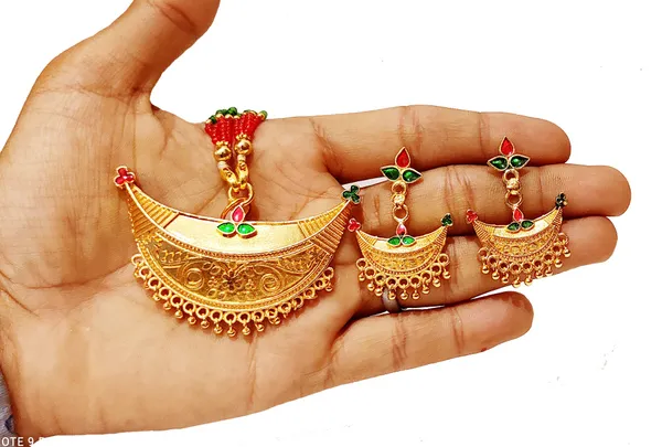 Assamese_Traditional_Gold_Plated_Red_Green_Colour_Joonbiri_Tassel_Jewellery_Set_For_Women